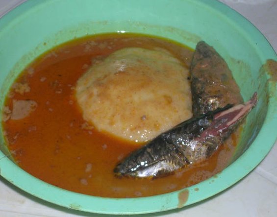 Fufu_in_groundnut_soup_with_fish.jpg