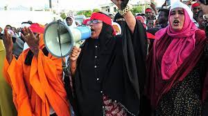 Mogadishu: Somalis protest against al-Shabab - BBC News