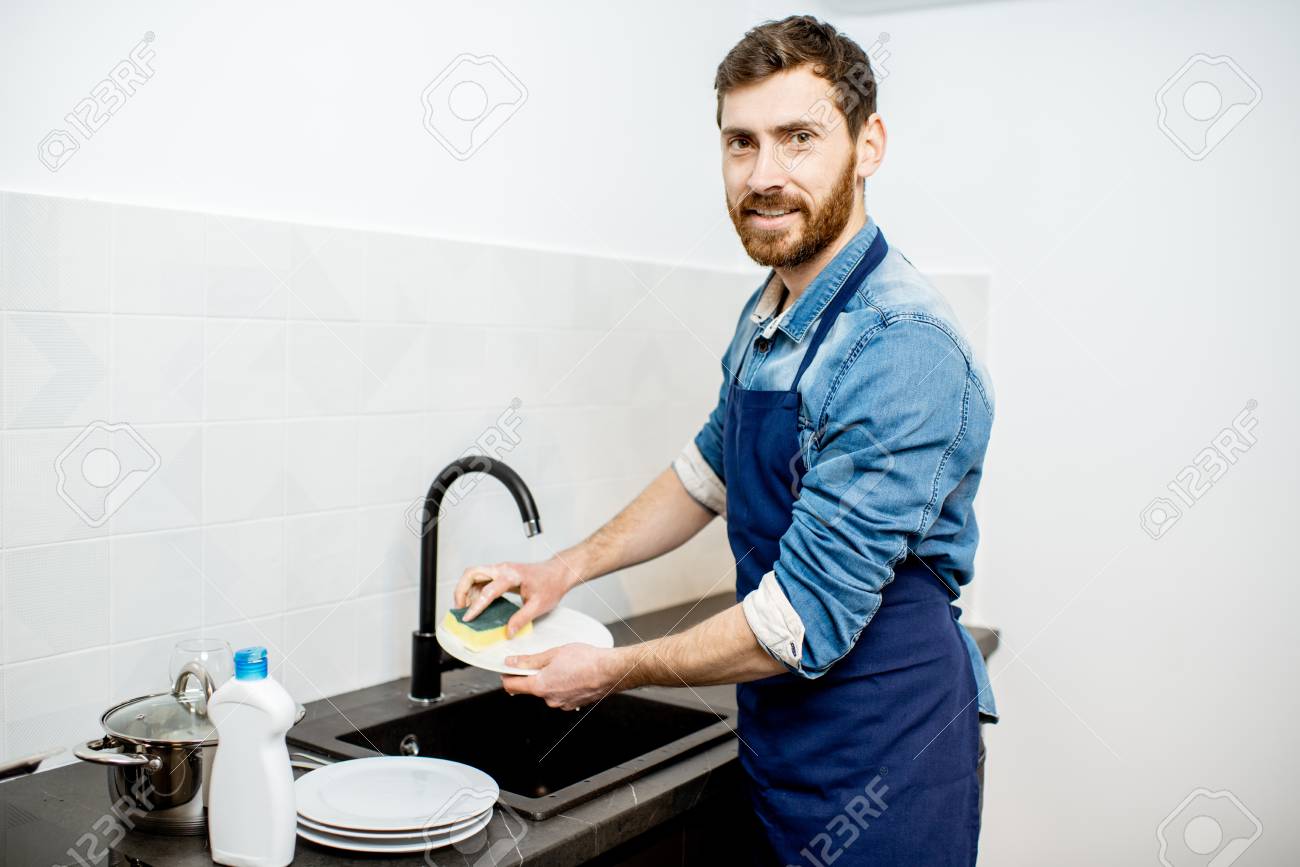 118140224-handsome-man-in-apron-doing-household-chores-washing-dishes-on-the-kitchen-at-home.jpg