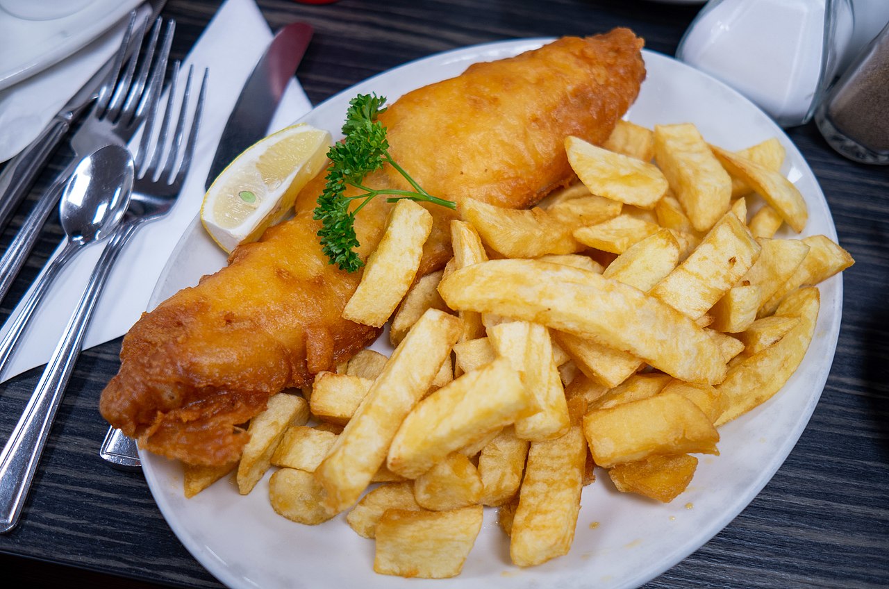 1280px-Fish_and_chips_blackpool.jpg