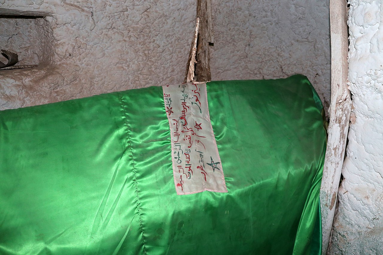 1280px-Harar,_tomba_dell'emiro_nur_bin_mujahi_08.jpg
