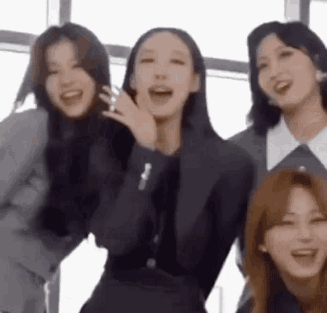 128EC23F-9638-4931-B97D-93DFE0EE8119.gif