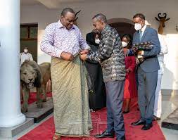 Uhuru kenyatta oo la barayo dhaqanka... - Yusuf Abdi Shire | Facebook