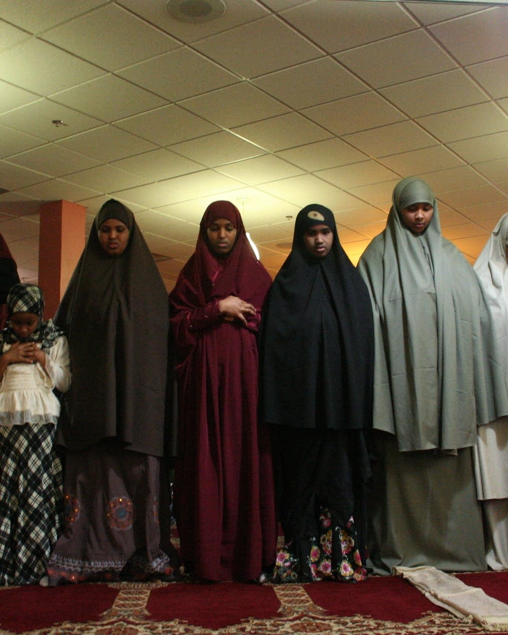 1a295d-20090302-womenpray.jpg