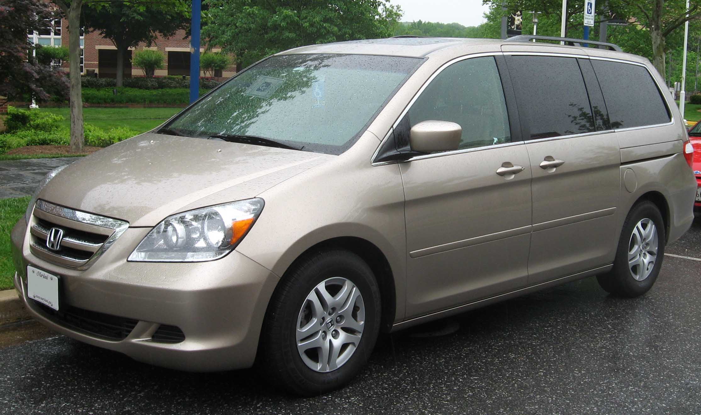 2005-Honda-Odyssey_14377.jpg