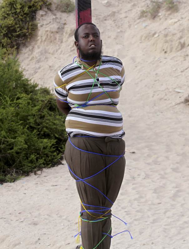 2016-04-11T091751Z_856230438_GF10000378430_RTRMADP_3_SOMALIA-EXECUTION.JPG