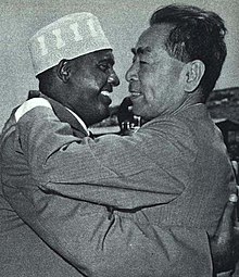 220px-1964-04_1964年2月4日_中国完成索马里访问_周恩来与舍马克总理告别.jpg