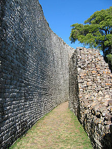 220px-Great_zimbabwe_2.jpg