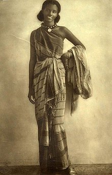 220px-Somali_woman_in_traditional_dress_Circa_1940.jpg