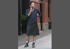61885aecca341fb794a17bbf6d71-should-men-wear-skirts.jpg