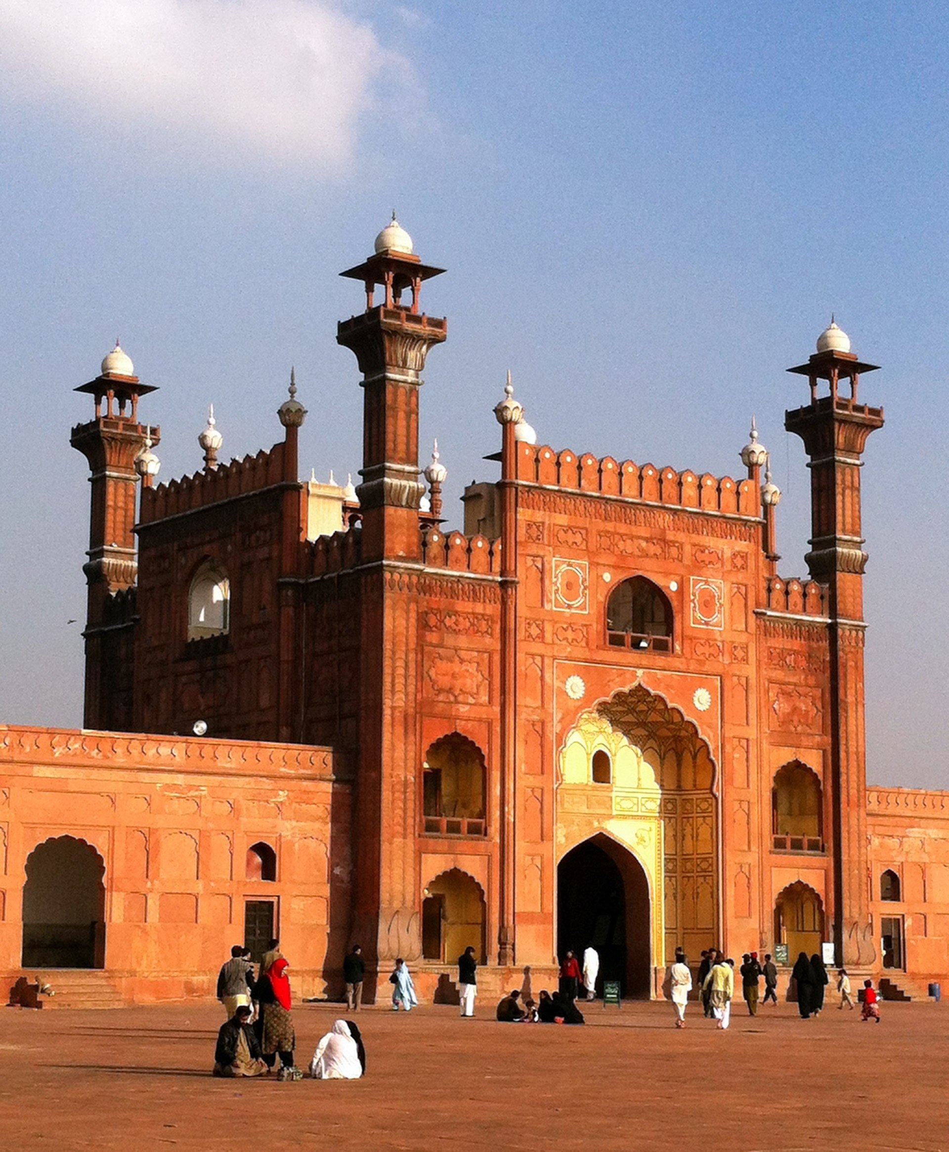 _1920px-Entrance_building_as_seen_from_inside_1047297485659318970.jpg