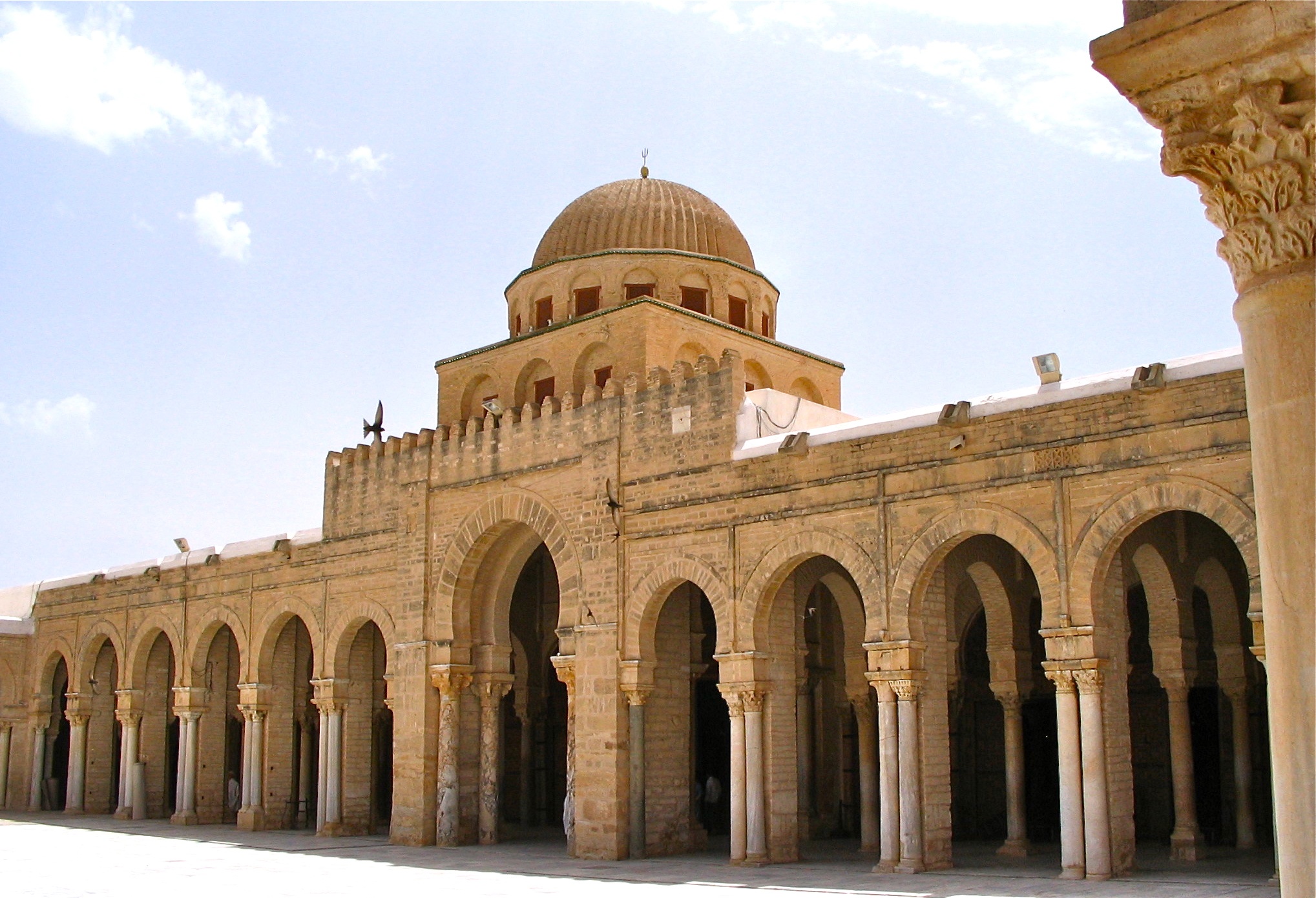 _Grande_Mosqu_C3_A9e_de_Kairouan_2C_fa_C3_A7ade_de_la_salle_de_pri_C3_A8re_3491292309534958635.jpg