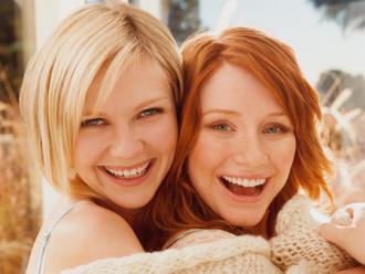 A-blonde-and-a-redhead-have-a-.jpg.330.jpg