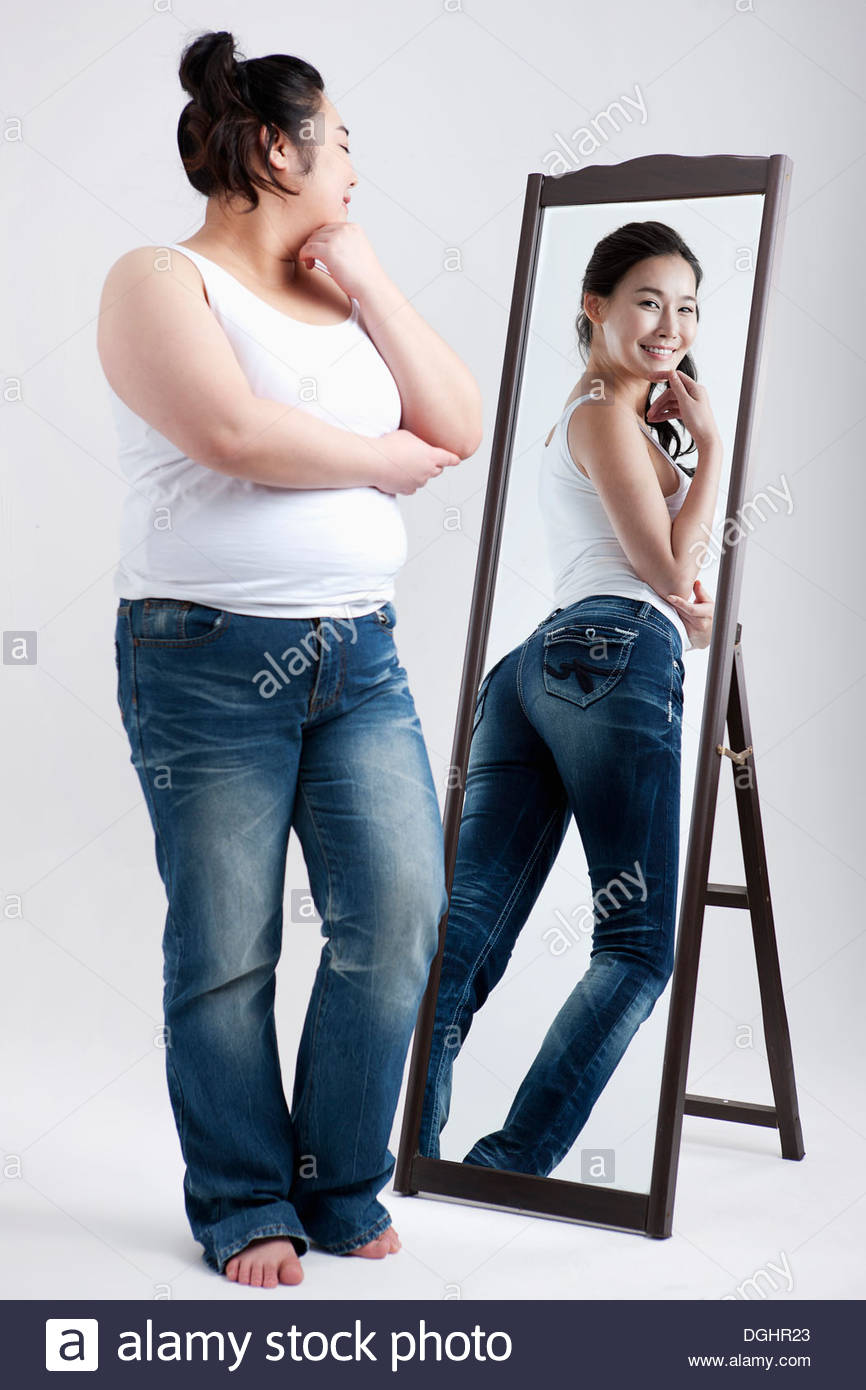 a-fat-girl-with-jeans-next-to-a-tall-mirror-DGHR23.jpg
