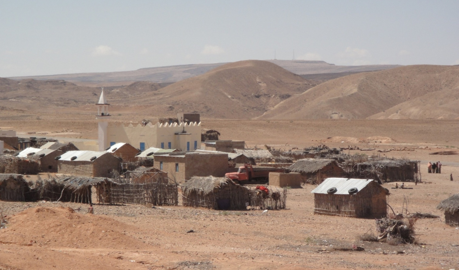 a-village-on-the-main-road-to-garowe.jpg