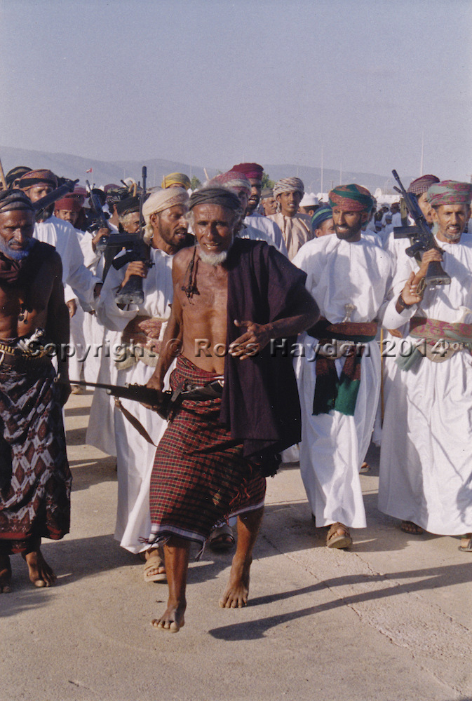 af-dhofari-man-dancing-culture.jpeg