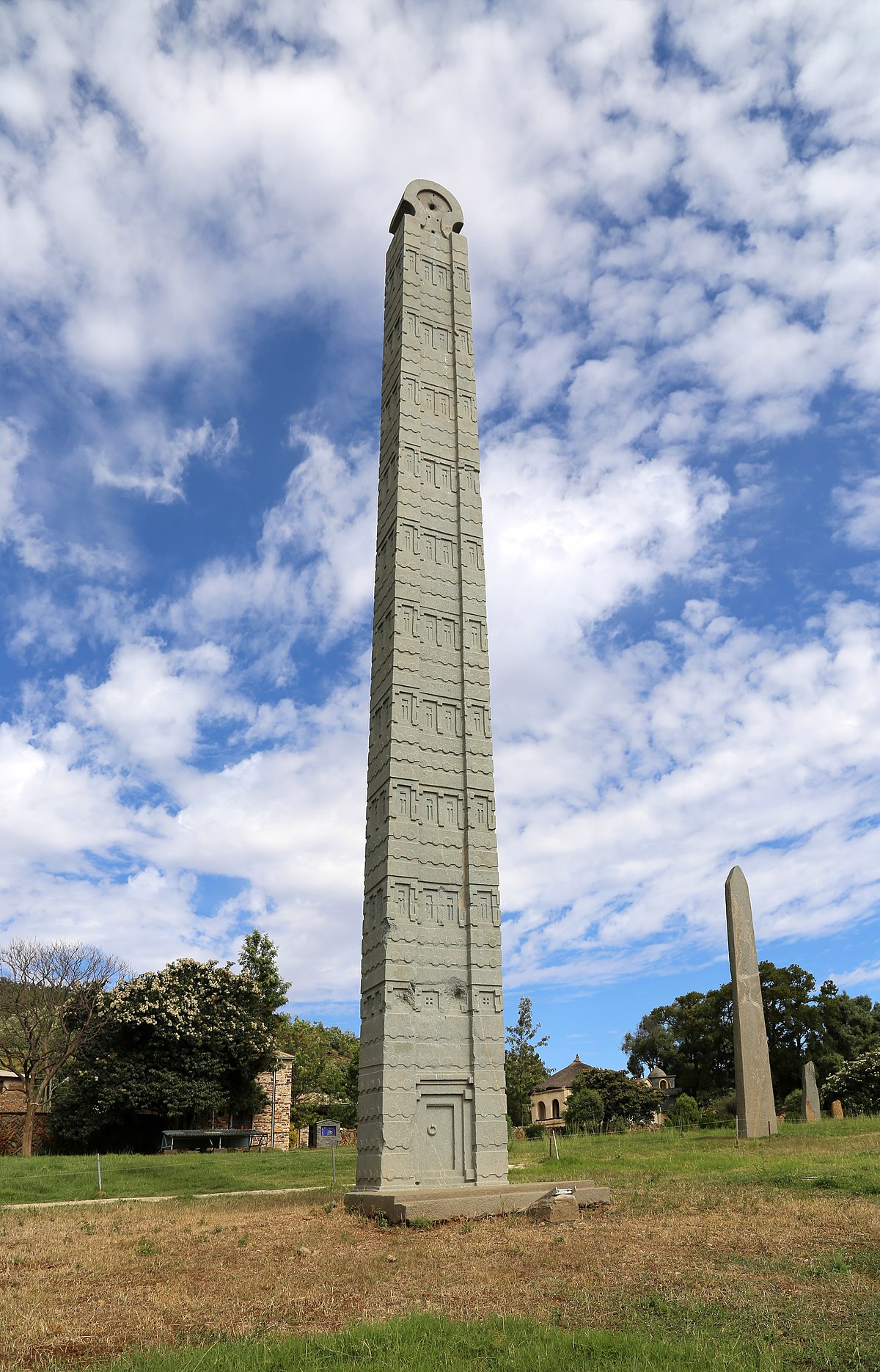 Aksum,_stele_2_(stele_di_roma)_03.jpg