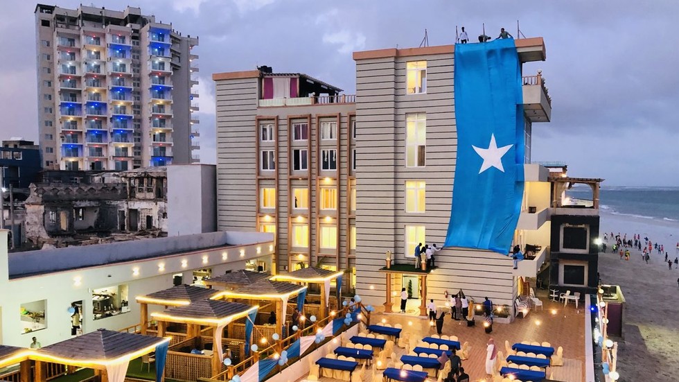 at-least-5-dead-28-injured-as-gunmen-explode-car-bomb-storm-hotel-in-mogadishu-videos-2-1.jpg