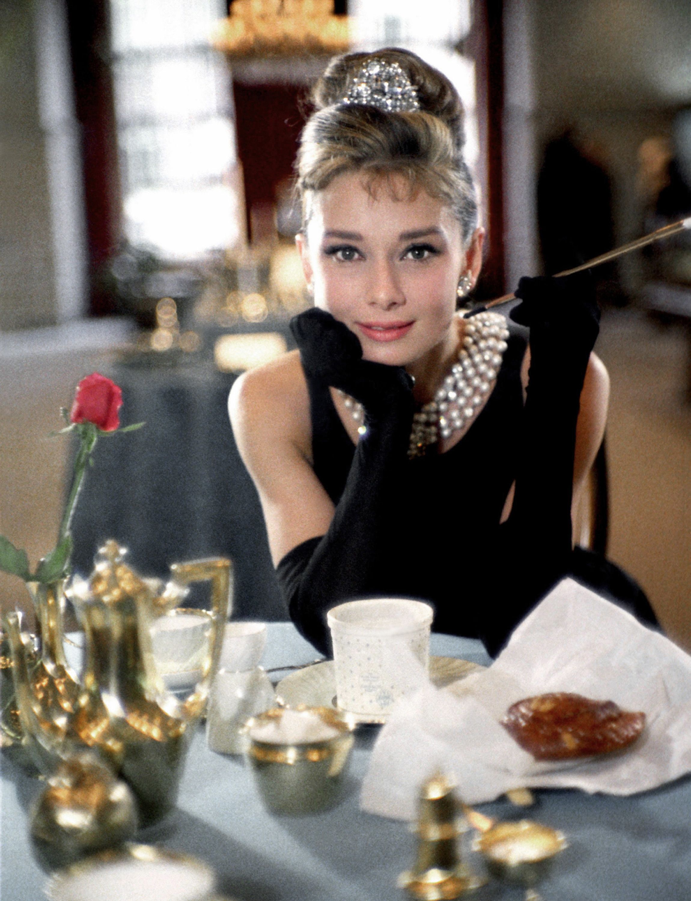 audrey-hepburn-in-breakfast-at-tiffanys-1633528960.jpg