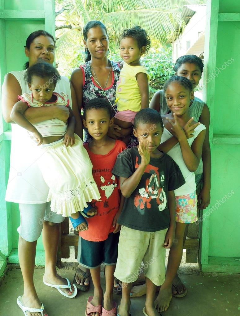 depositphotos_68155241-stock-photo-nicaraguan-creole-family.jpg