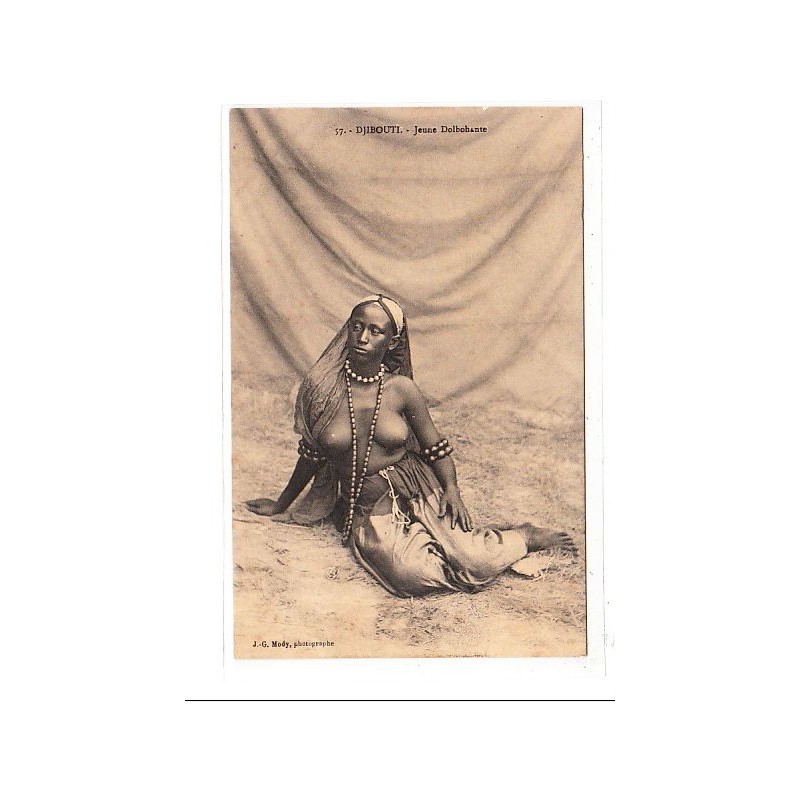 DJIBOUTI_-_Jeune_Dolbohante_-_NU_FEMININ_-_tr_s_bon__tat.jpg