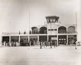 Dubai+airport,+ca.+1960s.jpg