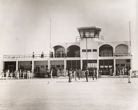 Dubai+airport,+ca.+1960s.jpg