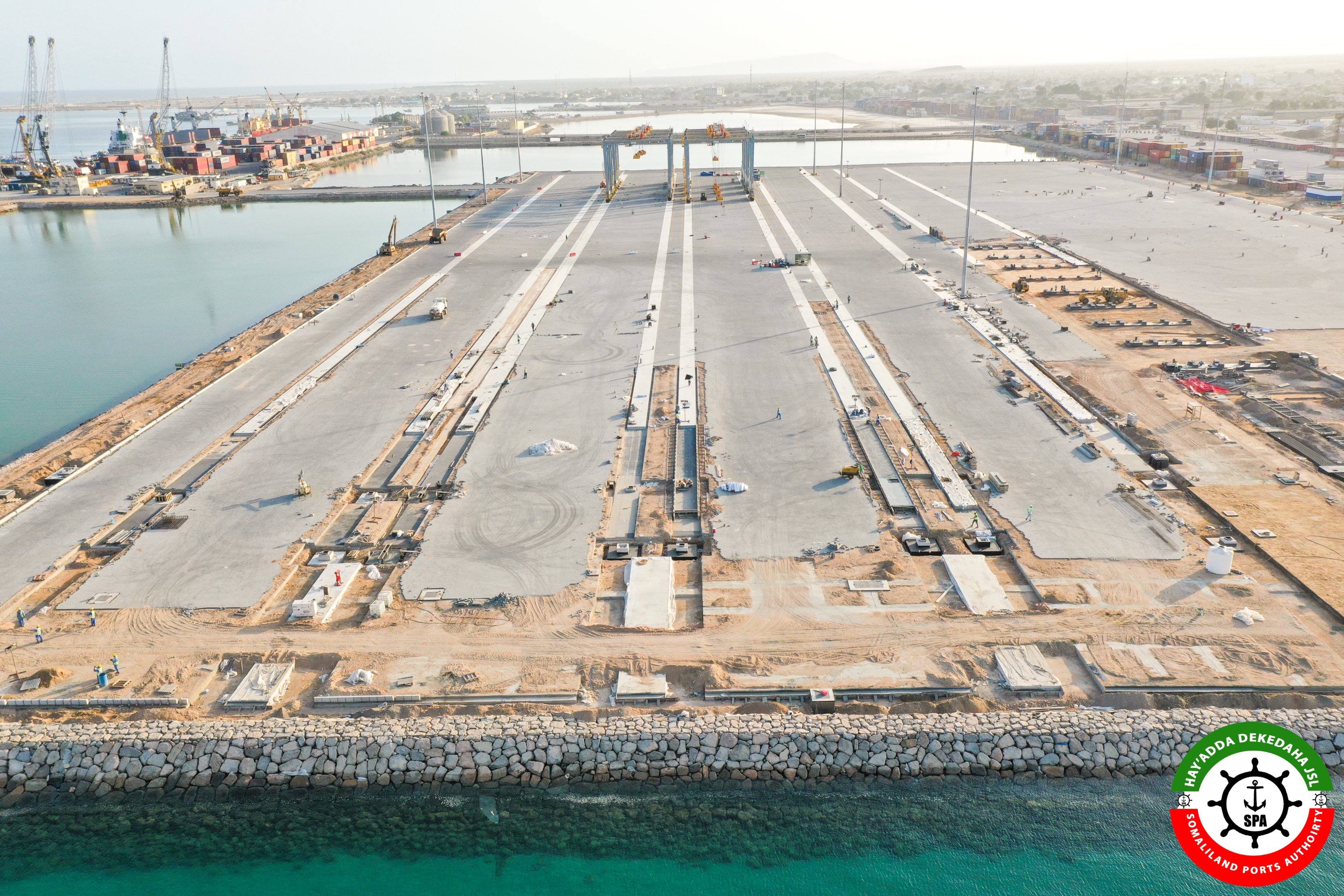EsAR5UqW8AMSI-O.jpg