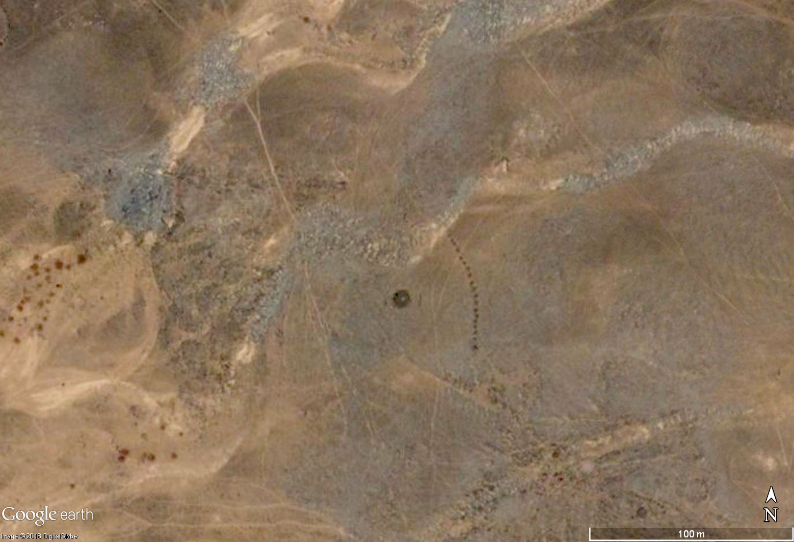 grabhuegel-mit-skala-sahara-praehistorisch-steinkreis-06.jpg