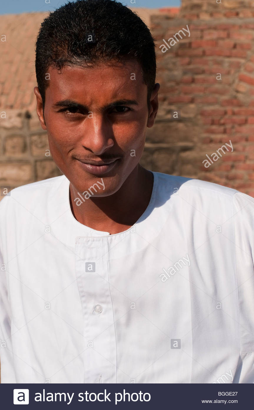 handsome-young-egyptian-man-in-a-robe-at-a-local-market-in-the-nile-BGGE27.jpg