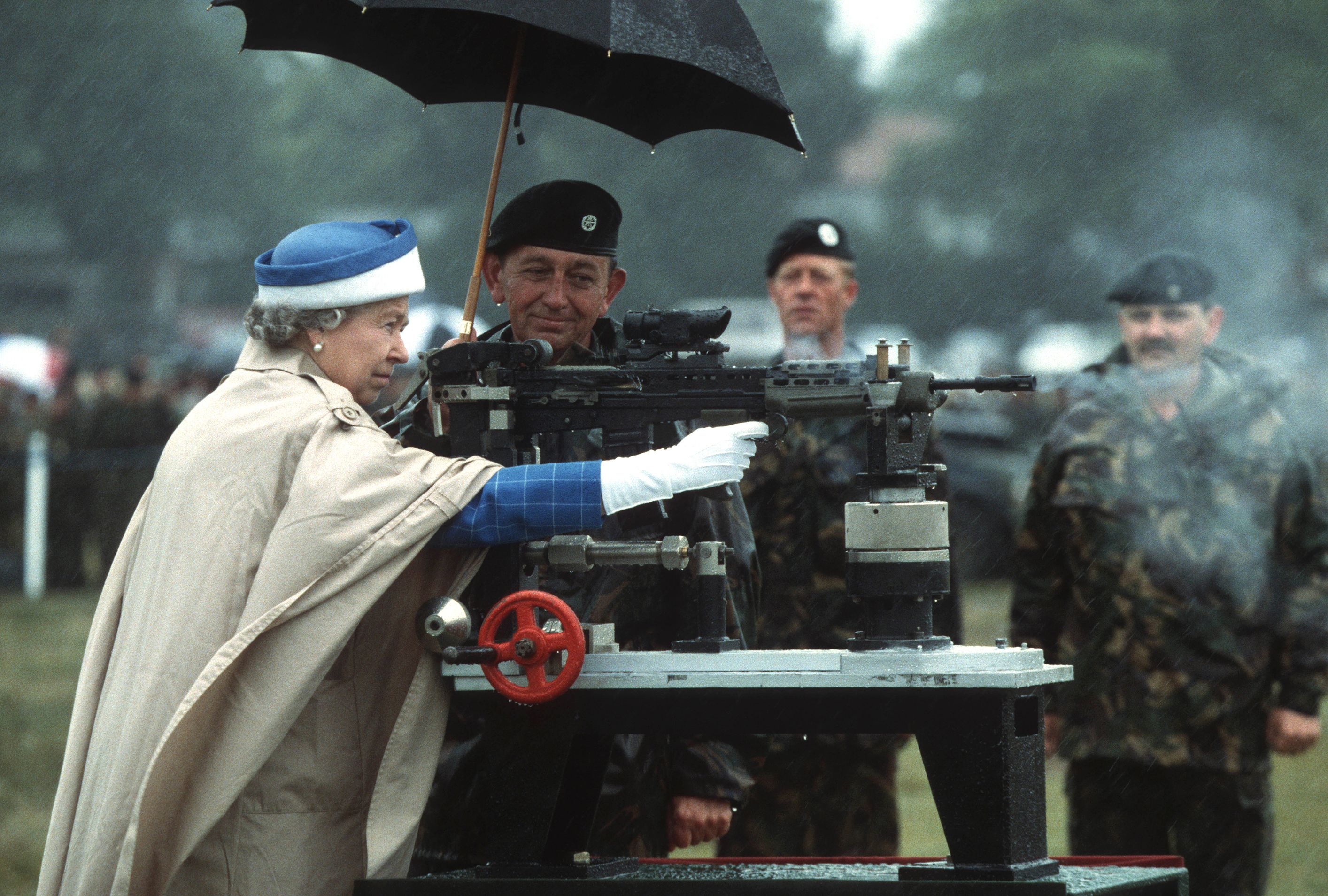hbz-queen-elizabeth-badass-ap-9307150277.jpg