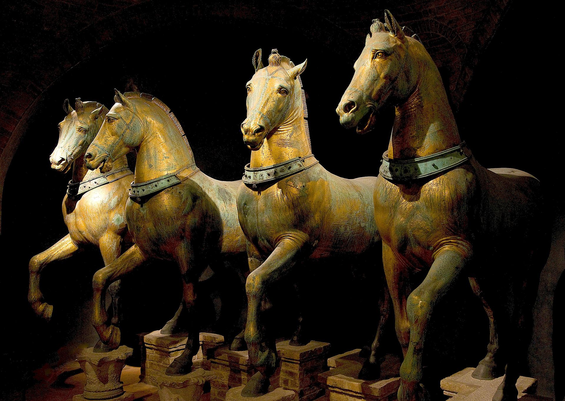 Horses_of_Basilica_San_Marco_bright.jpg