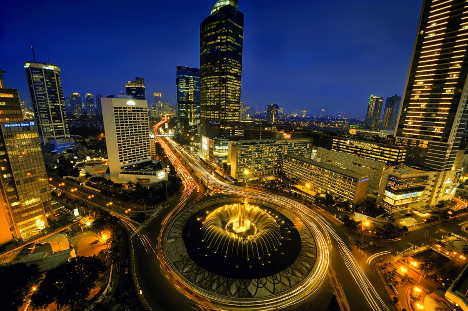 Jakarta-Bundaran-HI.jpg