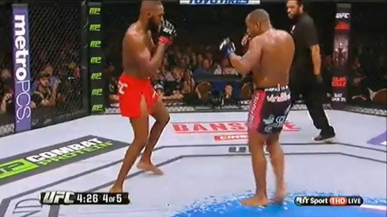 jonJones legs.jpeg