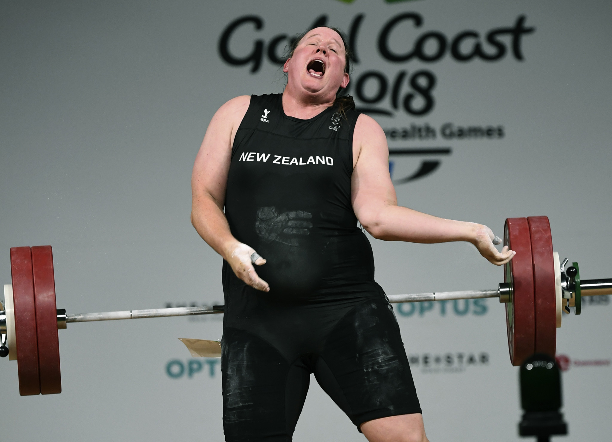 Laurel+Hubbard+injures+arm+at+Gold+Coast+2018.jpg+2.jpg