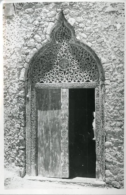Mogadishu_entrance_coralstone_house.jpg