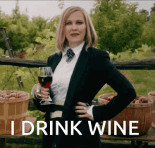moira-rose-catherine-o-hara.gif