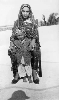 mother-son-kismayo-somalia-east-africa-14394818.jpg.png