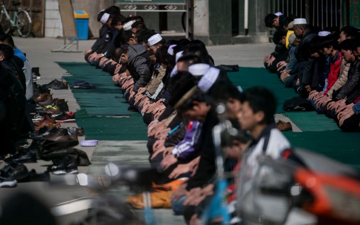 Nanguan Mosque prayer.jpg