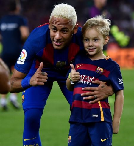Neymar-Jr-with-son-Davi-Lucca-da-Silva-Santos.jpg
