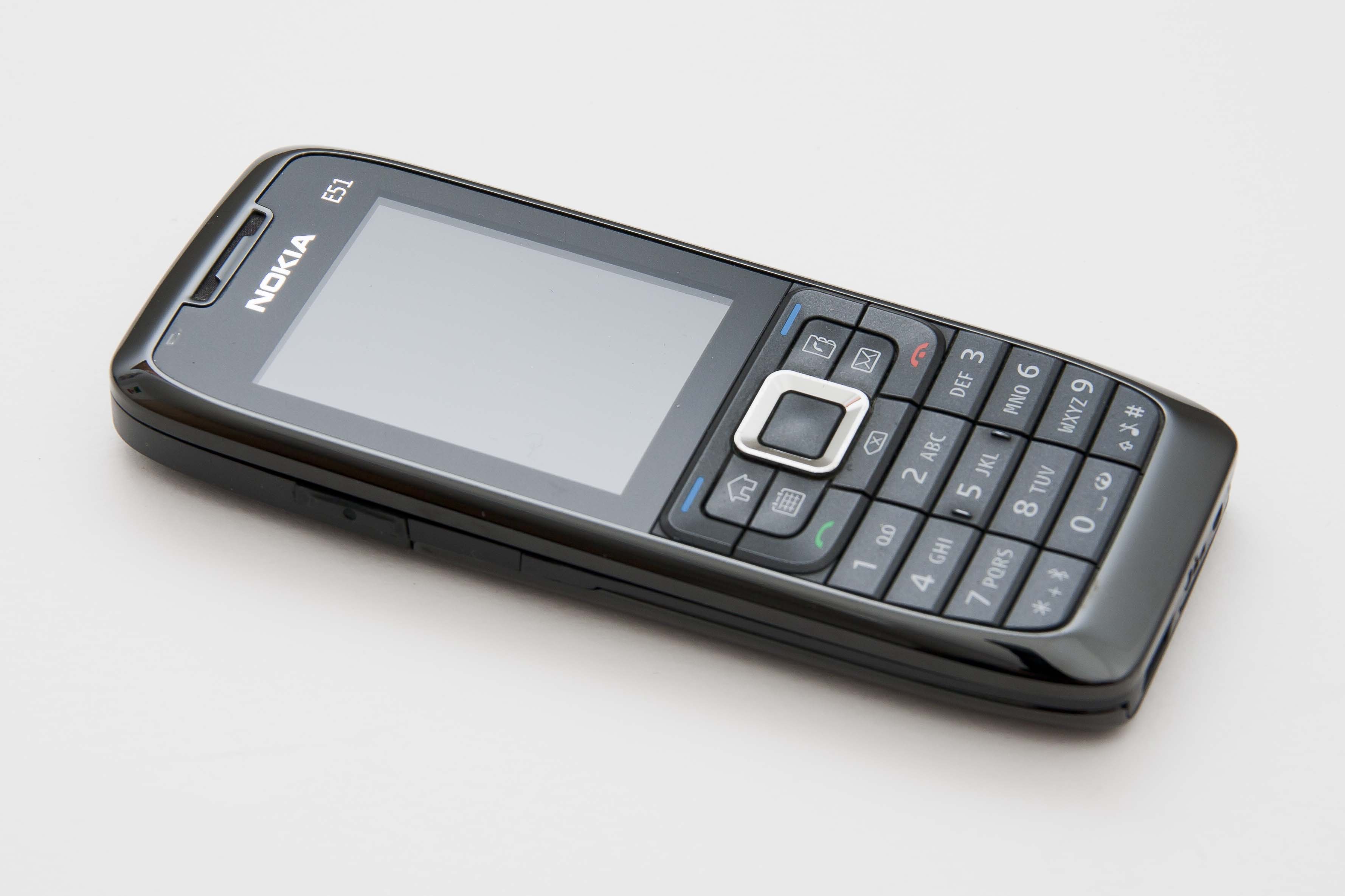 Nokia_E51_Phone_Black_Nero_Schwarz_2.jpg