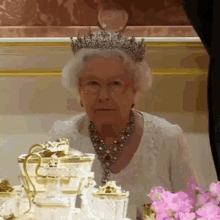 queen-of-england-queen-elizabeth-ii.gif