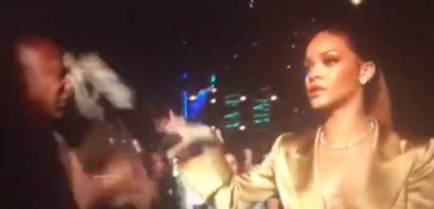 rihanna-throwing-money-bet--1435582275-article-0.png