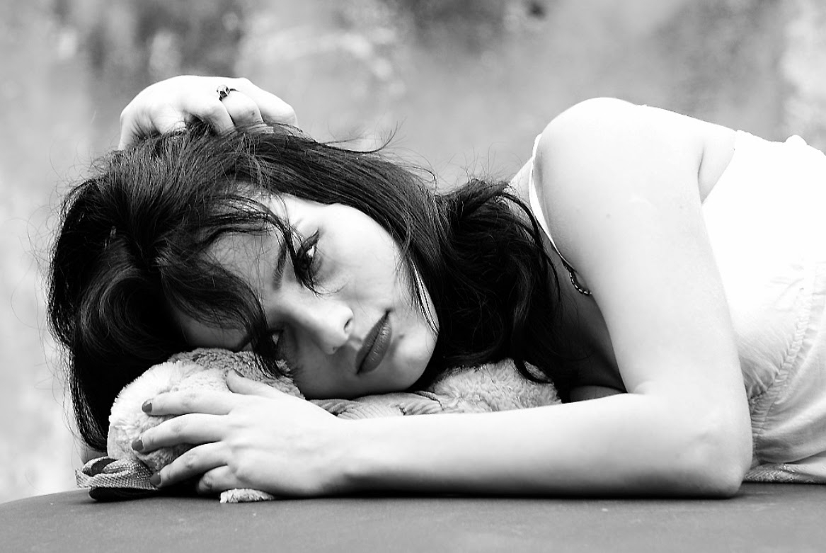 sad-crying-girl-images-beautiful-sad-girl-alone-in-love-sitting-crying-with-feelings-and.jpg