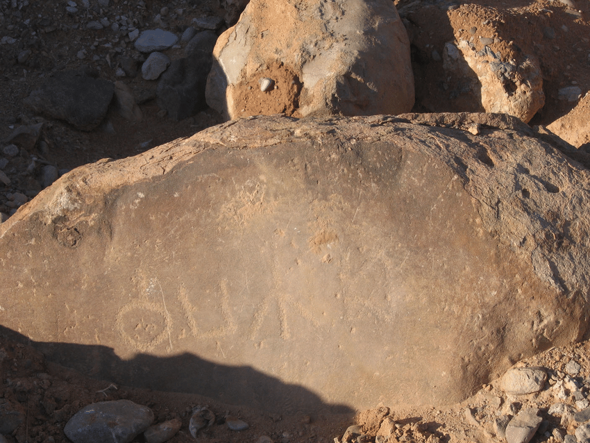 Shalaw-Sabaean-writing-Sanaag-Photo-by-author-2007.png