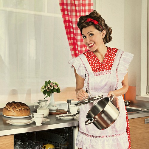 should-you-be-like-an-old-fashioned-1950s-housewife-500px.jpg