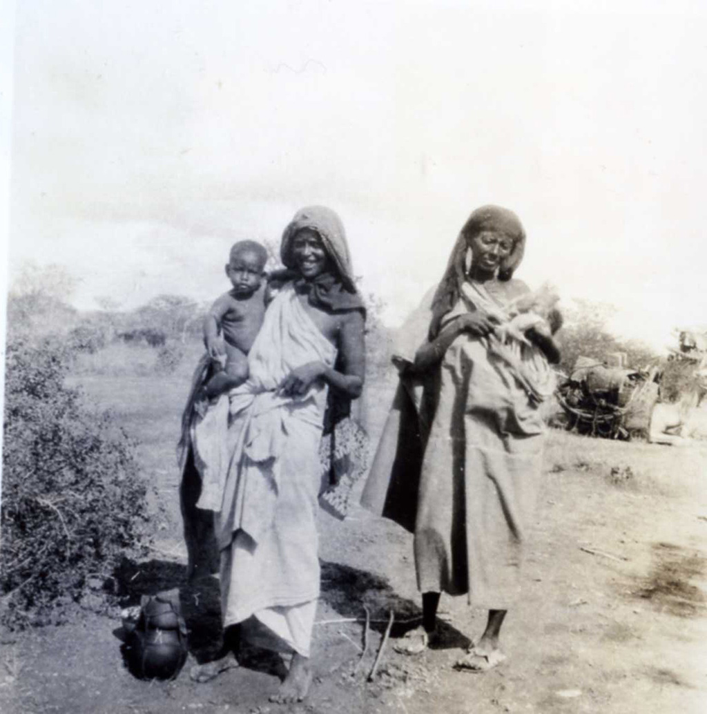 Somali-nomadic-women-1900s-©Courtesy-of-the-Trustees-of-the-Powell-Cotton-Museum.jpg