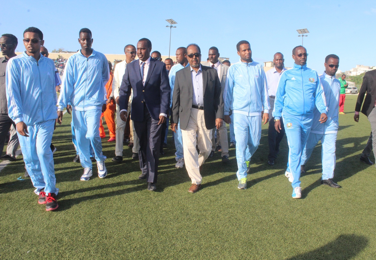 Somali-President-Hassan-Sheik-Mahmoud-CENTRE-and-SFF-president-Abdiqani-Said-Arab-3rd-from-lef...jpg
