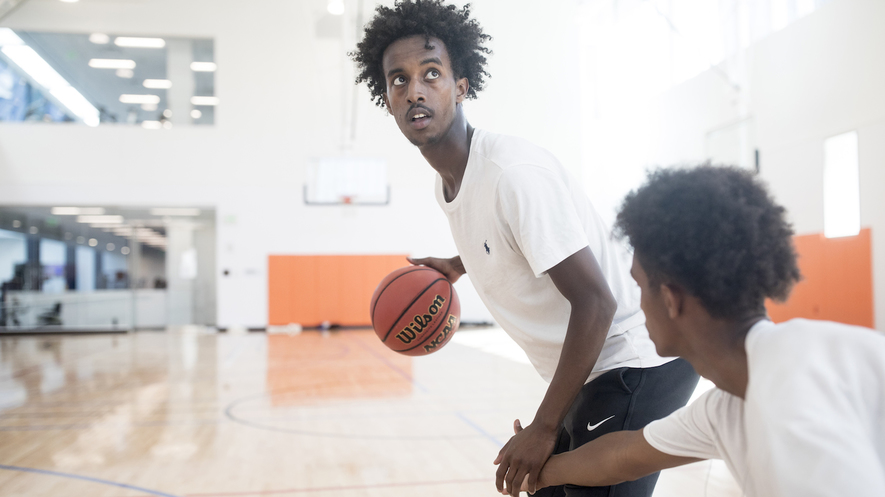 Somali-teens-basketball-5298e2c6.jpg