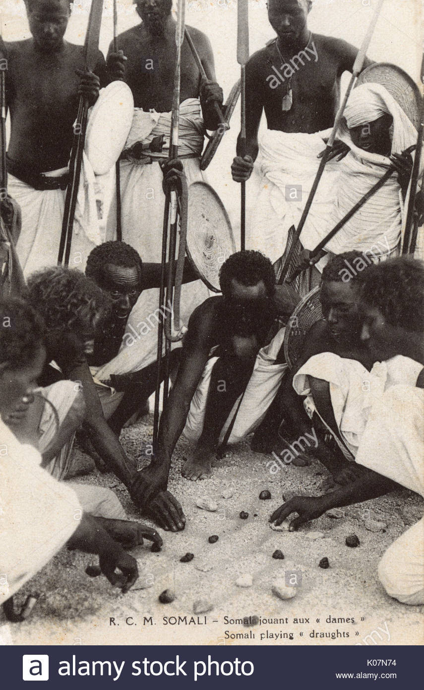 somalian-somali-warriors-playing-draughts-date-circa-1910s-K07N74.jpg
